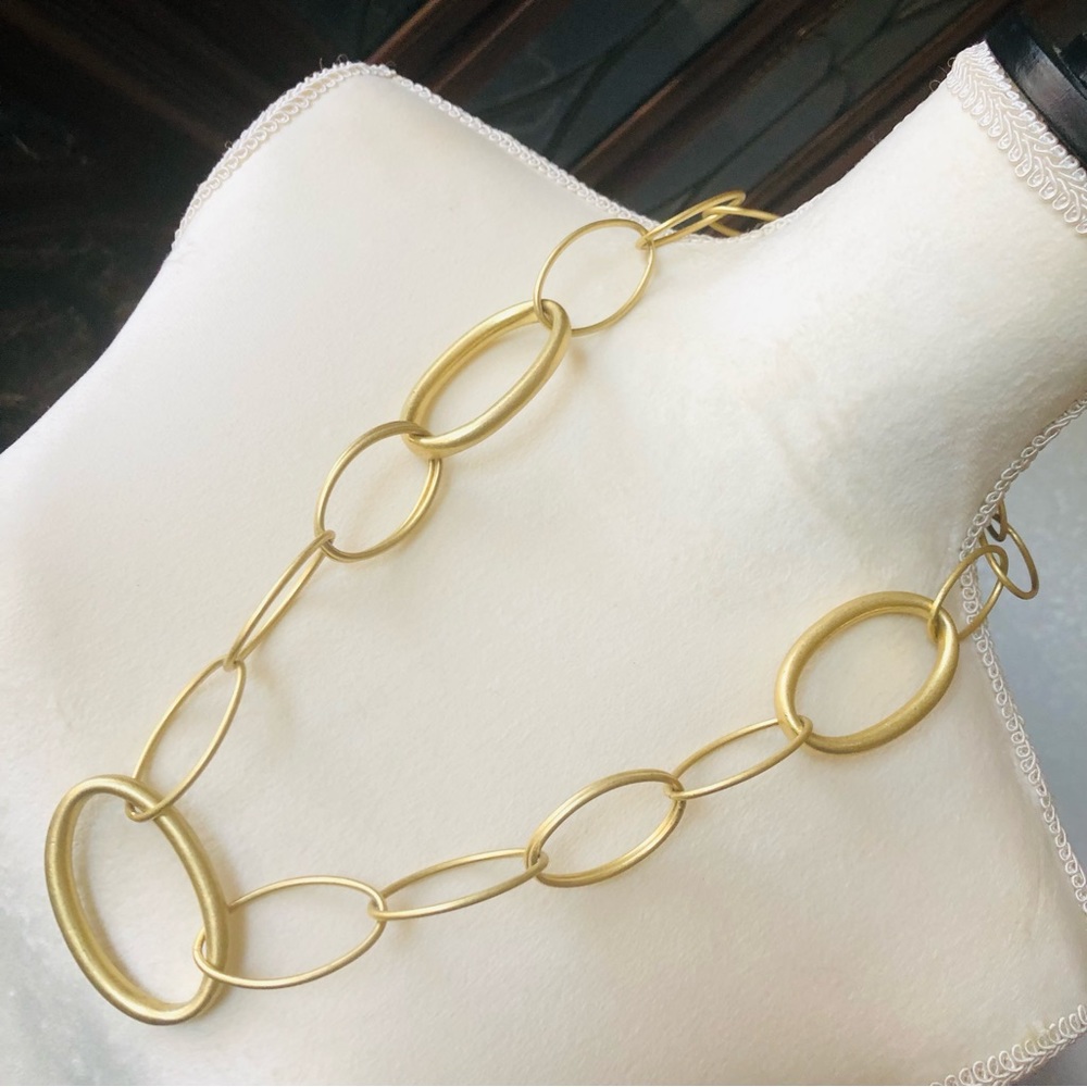 Matte gold tone open ring necklace